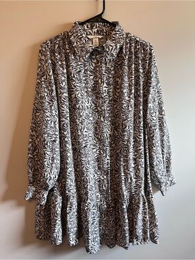 H&M Black and White Floral Button-Up Tunic Dress